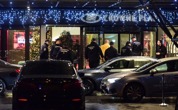 Полиција опколила “Краун плазу”: Прве фотографије са места где је рањен Дака Давидовић